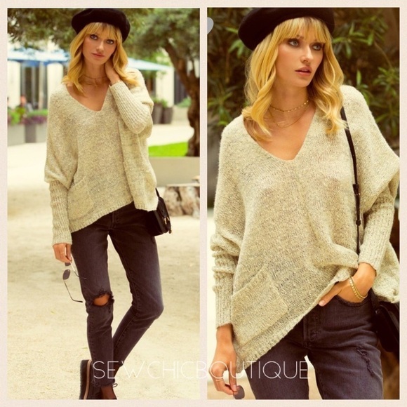 Vanilla V-Neck with Open Front Pockets - Picture 1 of 8